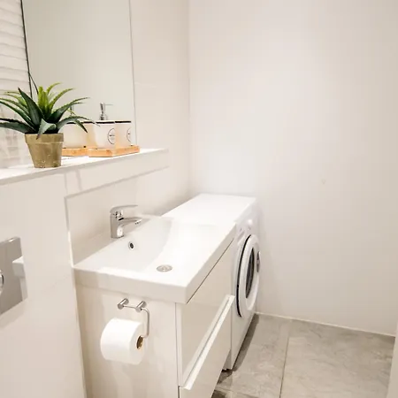 アパート Two Bedroom Within Puerto Banus Marina マルベーリャ